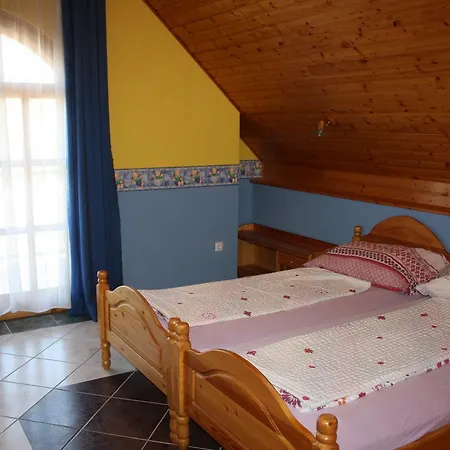 Szivarvany Apartman *